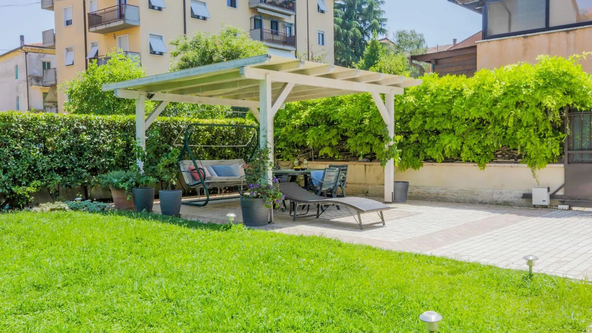 ורונה Elegant Apartment: Free Netflix, Wi-Fi & Parking