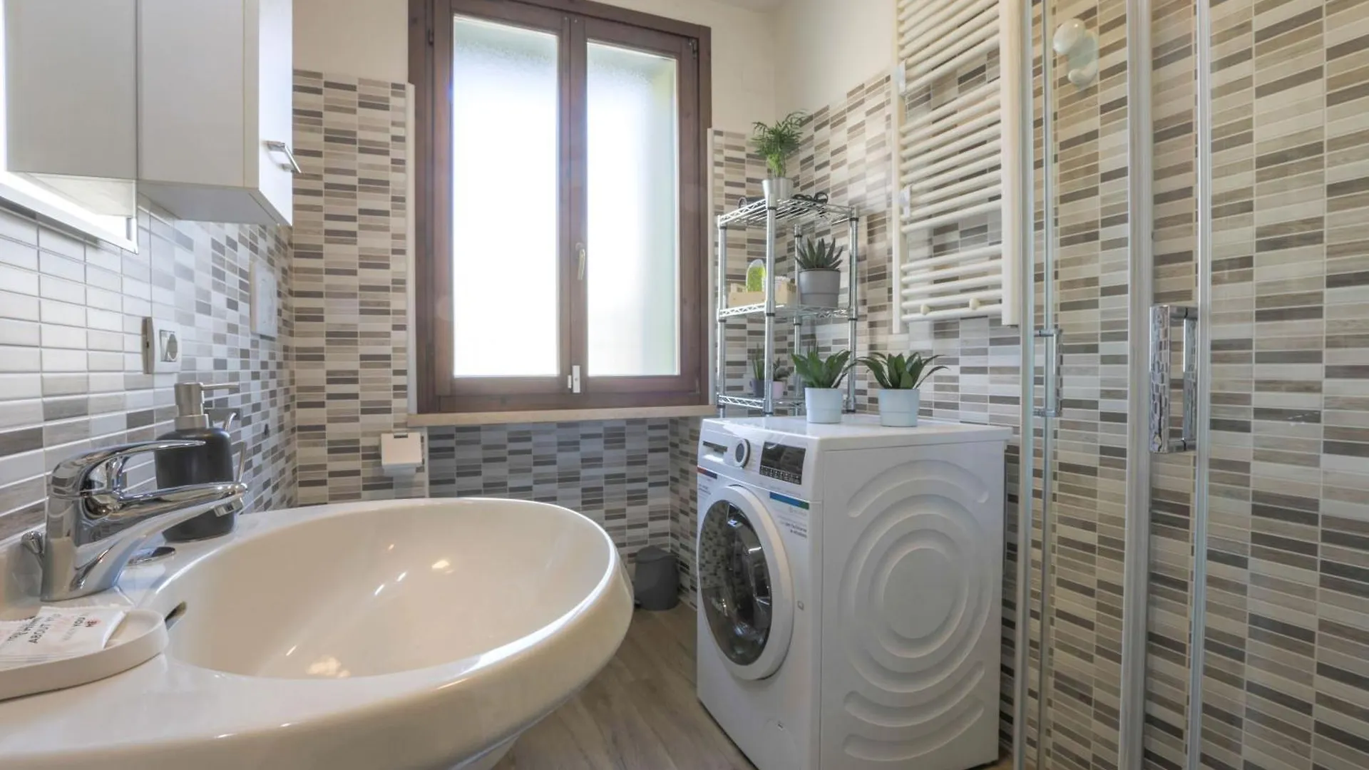 ורונה Elegant Apartment: Free Netflix, Wi-Fi & Parking איטליה